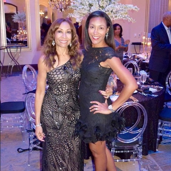 Meet your Posher, Vicki - Picture 2 of 3